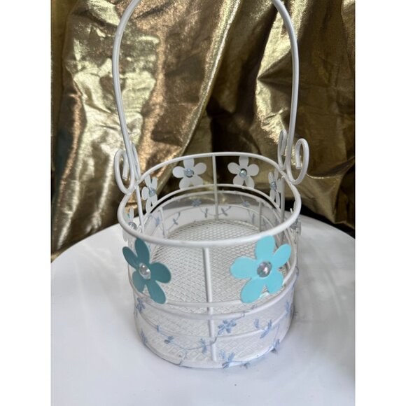 Vintage White Wire Basket W/ Blue Flower Accents & Handle 7.5" x 8.5" - Picture 3 of 6